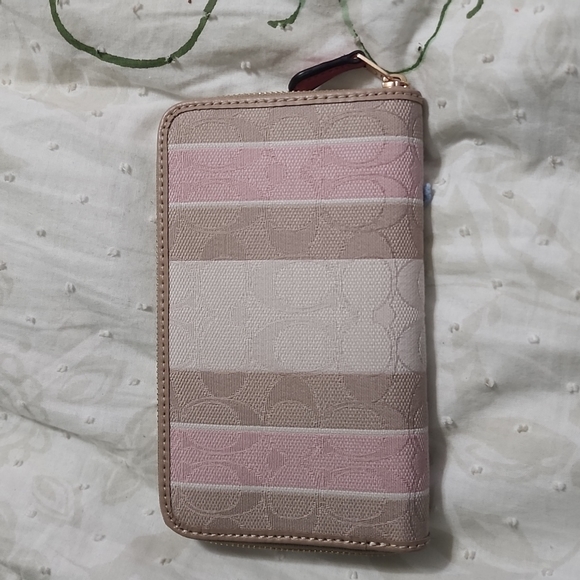 Wallet - Picture 2 of 4